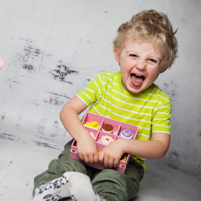 Детские кухни и бытовая техника - Игровой набор New classic toys Коробка с пирожными (10626)#5