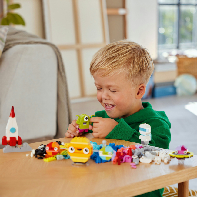 Конструктори LEGO - Конструктор LEGO Classic Творчі космічні обʼєкти (11037)#6