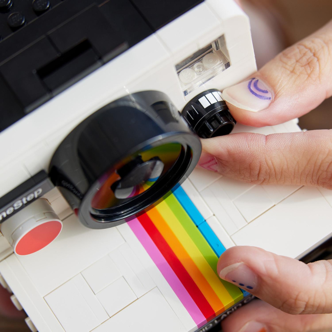 Конструкторы LEGO - Конструктор LEGO Ideas Фотоаппарат Polaroid OneStep SX-70 (21345)#9