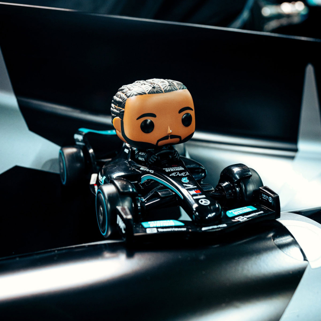 Фигурки персонажей - Фигурка Funko Pop Formula one Льюис Гамильтон на машине (75797)#3