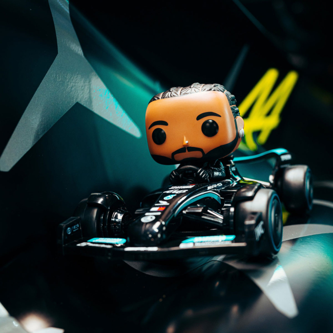 Фигурки персонажей - Фигурка Funko Pop Formula one Льюис Гамильтон на машине (75797)#4