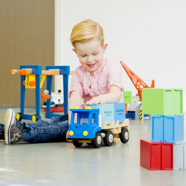 Транспорт і спецтехніка - Вантажівка New Classic Toys з двома контейнерами (10910)#3