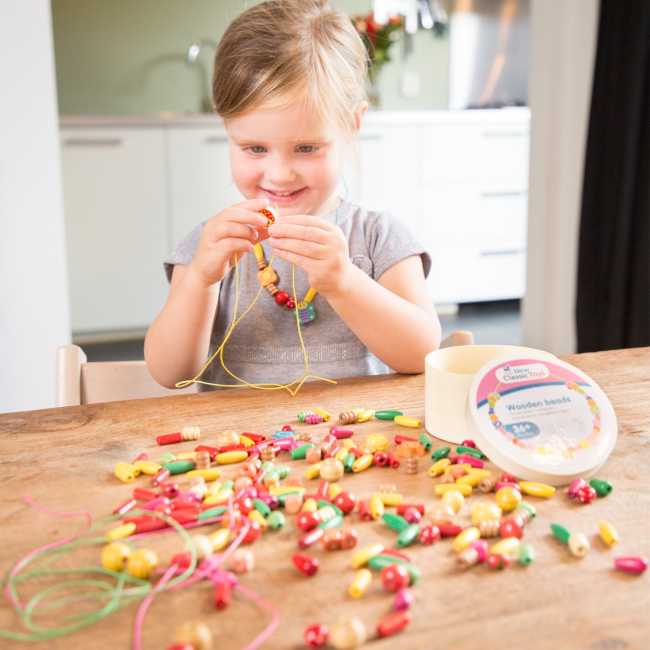 Наборы для творчества - Набор для изготовления украшений New Classic Toys Деревянные бусинки (10570)#4