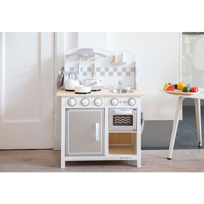 Дитячі кухні та побутова техніка - Ігровий набір New Classic Toys Кухня біло-срібна DeLuxe (11061)#6
