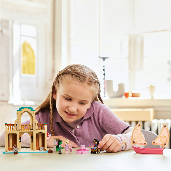 Конструкторы LEGO - Конструктор LEGO Wicked Глинда, Эльфаба и Несароза в Университете Шиз (75681)#5