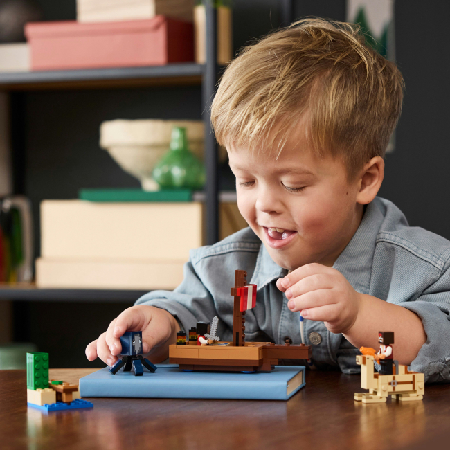 Конструктори LEGO - Конструктор LEGO Minecraft Подорож на піратському кораблі (21259)#6