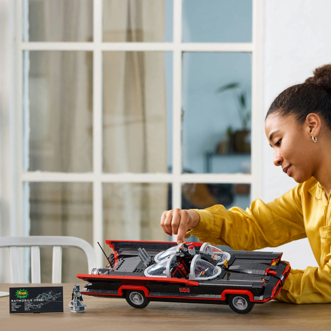 Конструкторы LEGO - Конструктор LEGO DC Batman Бэтмобиль из классического сериала «Бэтмен» (76328)#6