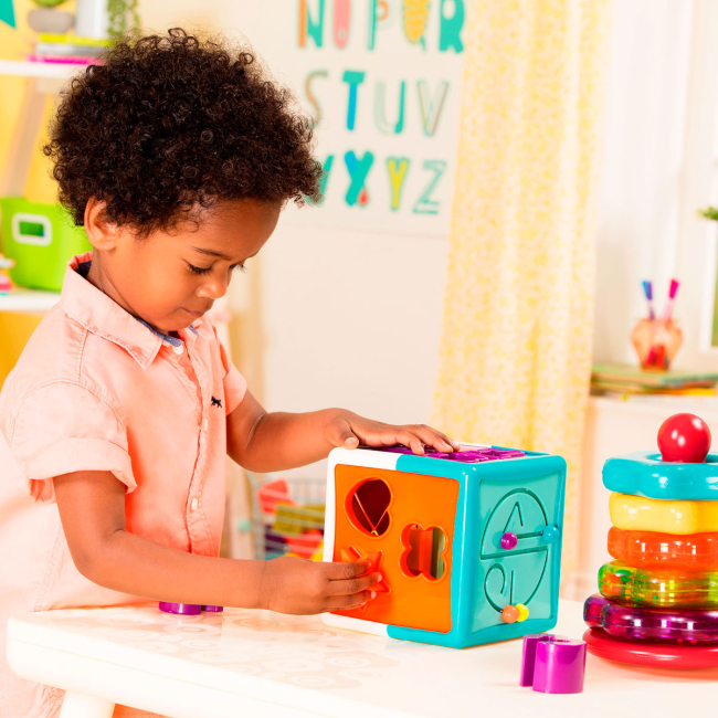 Развивающие игрушки - Сортер Battat Lite Умный куб (BT4577Z)#8