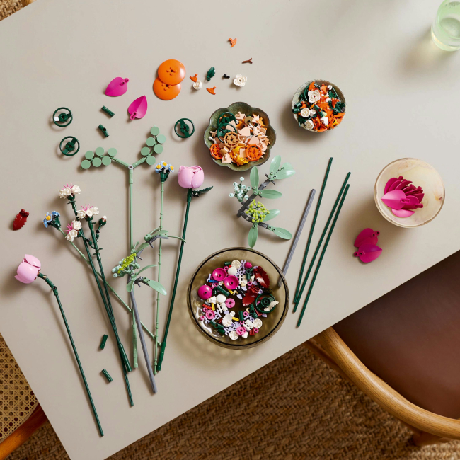 Конструкторы LEGO - Конструктор LEGO Botanicals Красивый букет розовых цветов (10342)#4