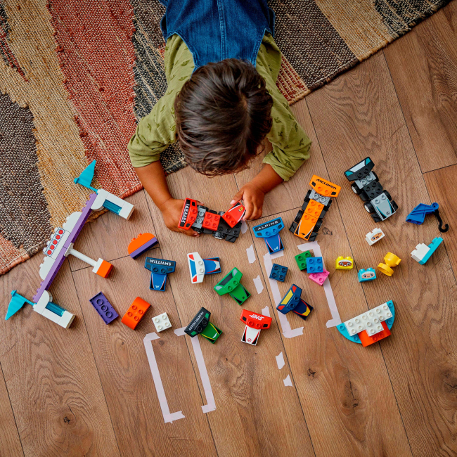 Конструктори LEGO - Конструктор LEGO DUPLO Автомобілі для перегонів і пілоти команд Формули-1 (10445)#4