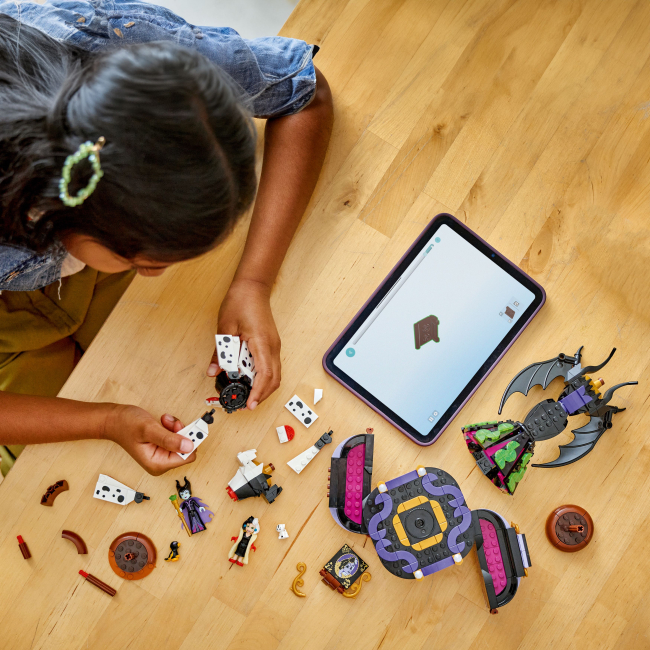 Конструкторы LEGO - Конструктор LEGO Disney Платья Малефисенты и Круэллы де Виль (43262)#4