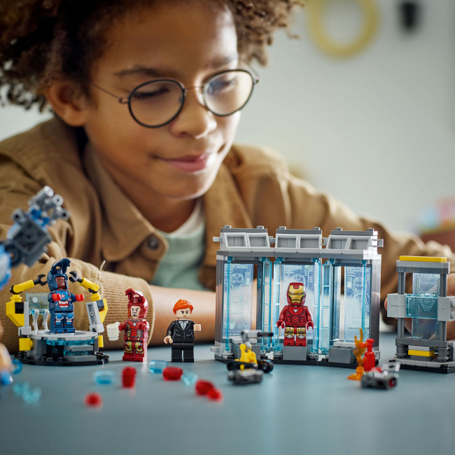 Конструктори LEGO - Конструктор LEGO Marvel Super Heroes Лабораторія Залізної Людини: зал обладунків (76315)#8