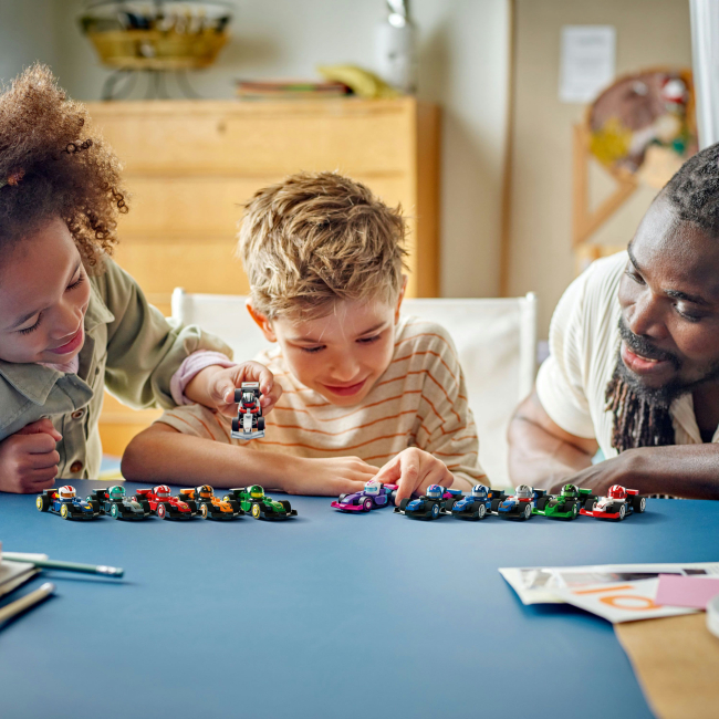 Конструкторы LEGO - Конструктор LEGO Minifigures Коллекционный автомобиль для гонки F1 (71049)#9