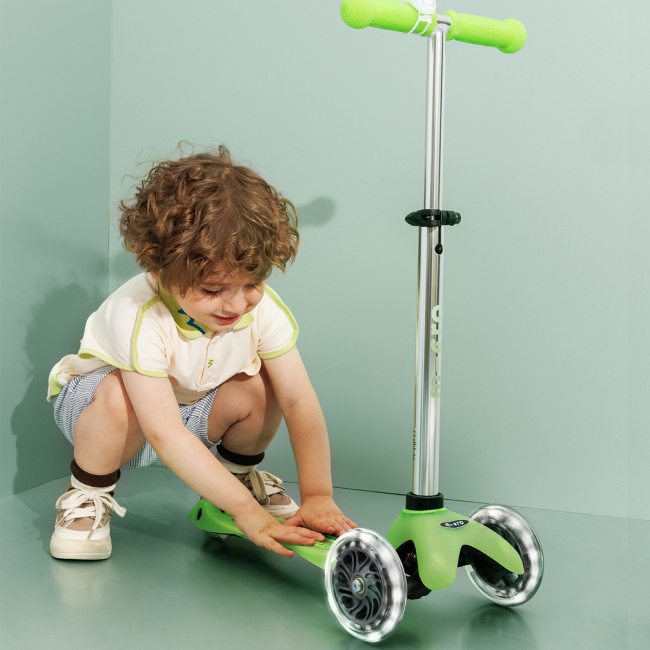 Самокати - Самокат Micro Mini Deluxe Glow LED Крижаний лайм (MMD216)#7