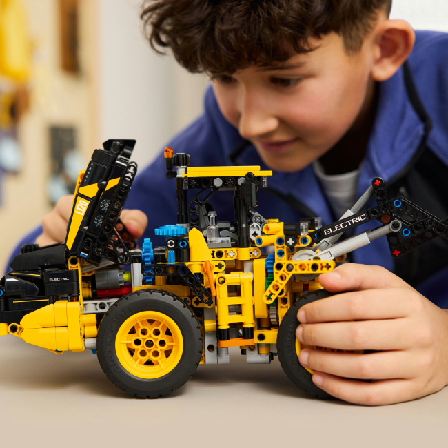 Конструкторы LEGO - Конструктор LEGO Technic Колесный погрузчик Volvo L120 Electric (42209)#7