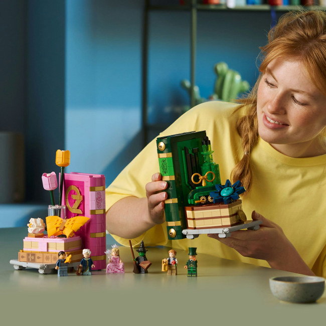 Конструкторы LEGO - Конструктор LEGO Wicked Подставки для книг «Глинда и Эльфаба» (75691)#6