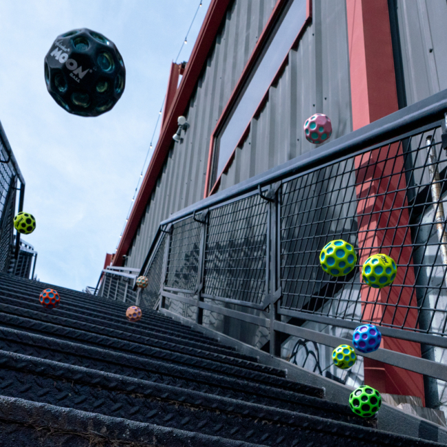 Спортивные активные игры - Мяч-попрыгун Waboba Moon ball Nether черный с серебряным (322C99_A/2)#2