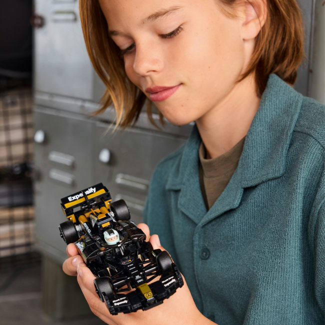 Конструкторы LEGO - Конструктор LEGO Speed Champions Командный автомобиль для гонки APXGP с «F1: фильм» (77252)#6