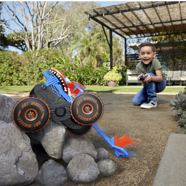 Радиоуправляемые модели - Автомодель на радиоуправлении Hot Wheels Monster Trucks Tiger shark climber (JFR39)#7