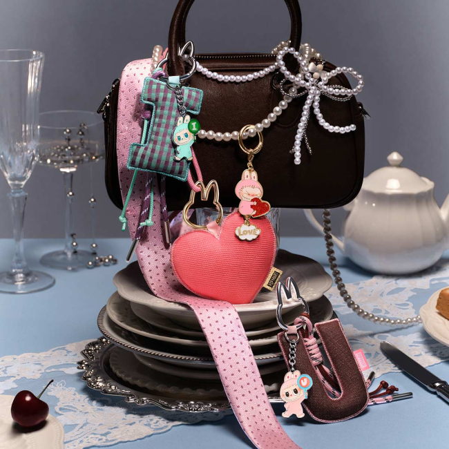 Брелоки - Коллекционный брелок-сюрприз Pop Mart Monsters Pin for Love Letter N-Z (MPFL-01)#6