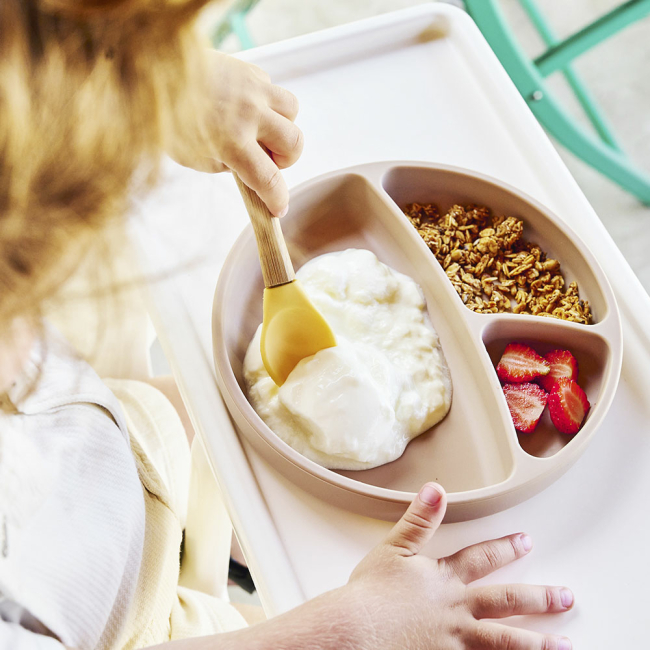 Дитячий посуд та аксесуари - Секційна тарілка на присосці силіконова MinikOiOi Portions Mellow Yellow (101050006)#4