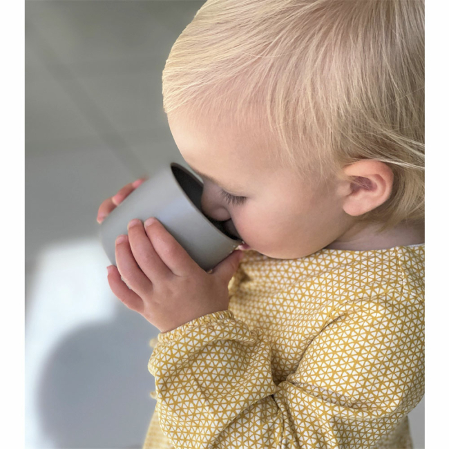 Дитячий посуд та аксесуари - Чашка силіконова MinikOiOi Mini Cup Powder Grey (101100004)#2