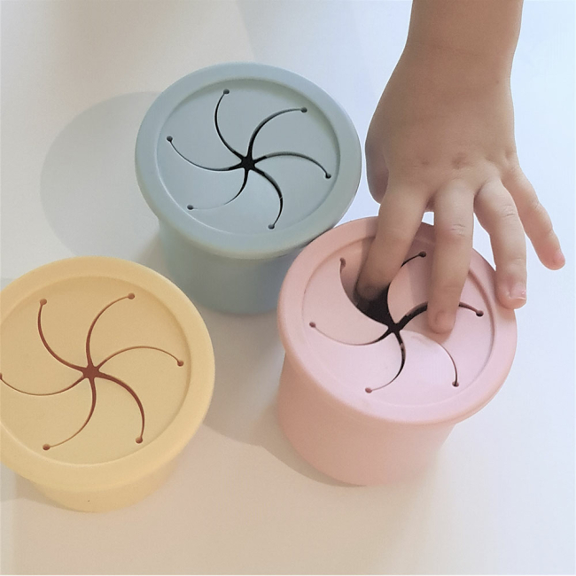 Дитячий посуд та аксесуари - Чашка-контейнер з трубочкою силіконова MinikOiOi Sip + Snack Aqua Green Powder Grey (101100107)#2