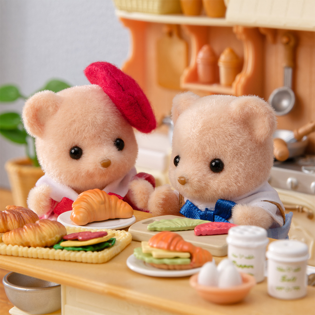 Фігурки тварин - Ігровий набір Sylvanian Families Бісквітні ведмеді Сестричка та Братик на пікніку (5852)#8
